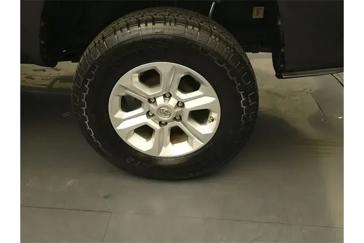 $25961 : Toyota Tacoma 2018 4x4 TRD P image 9