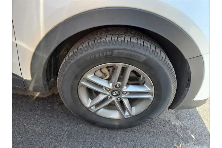 $4994 : Hyundai SANTA FE Sport 2017 image 3