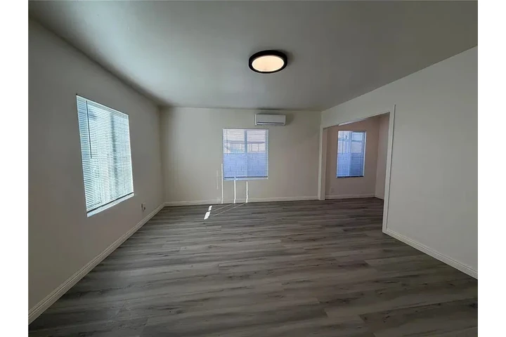 $900 : Beautiful Home...San Gabriel image 2