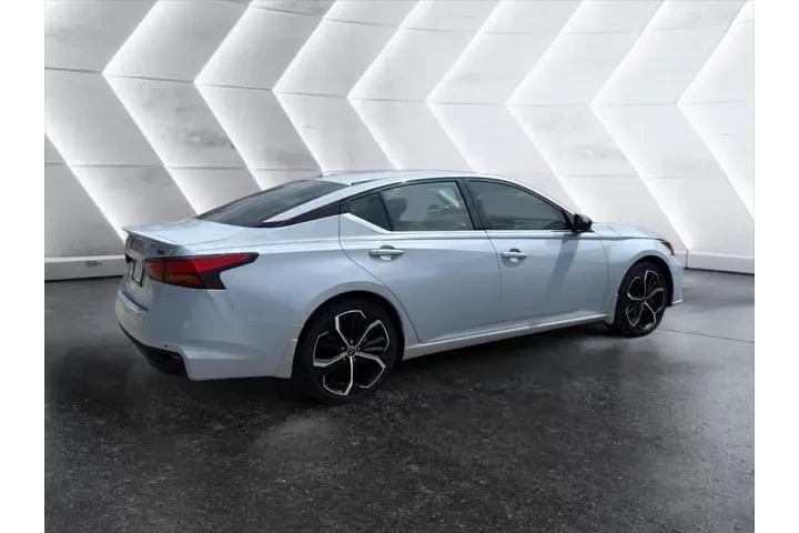 $19995 : Nissan Altima 2023 2.5 SR 4d image 6