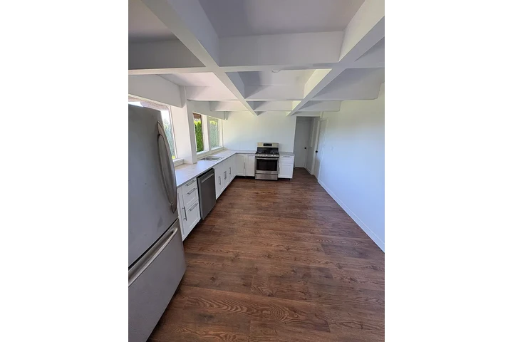 $1000 : easy access to transit image 3