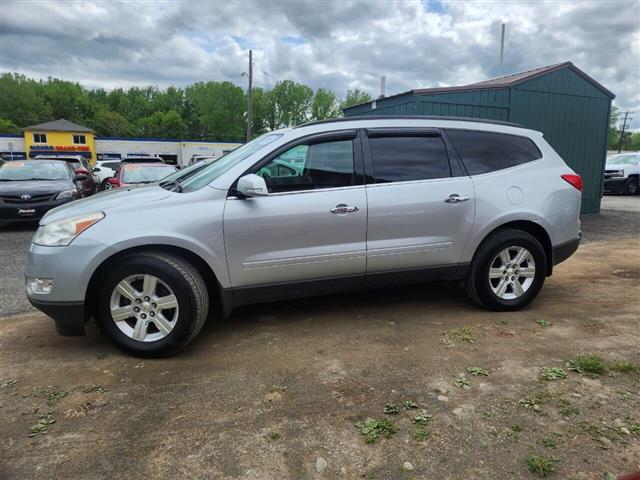 $6990 : 2011 Traverse image 2