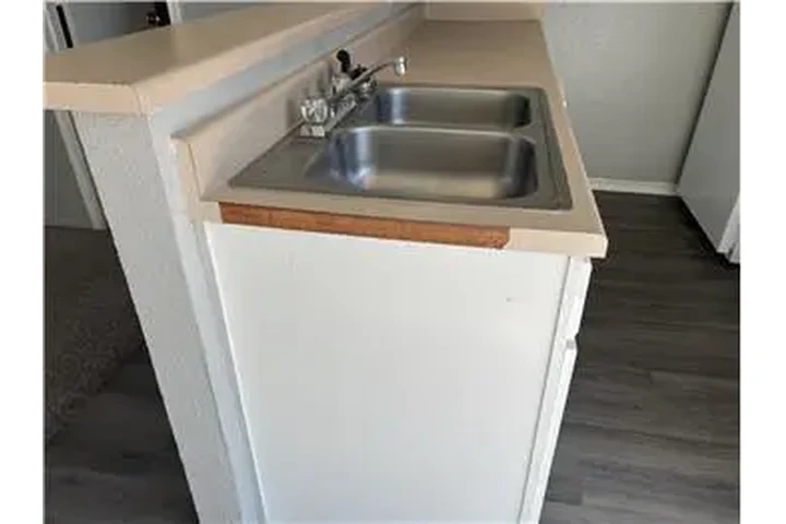 $850 : Rental property with 2 bedro image 6