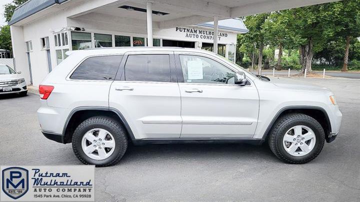 2012 Grand Cherokee Laredo 4WD image 2