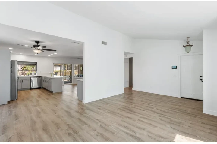 $2480 : 3 Bedroom Home in Inglewood image 2