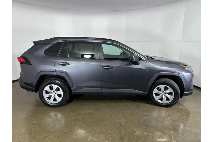 $17997 : 2019 RAV4 LE image 7