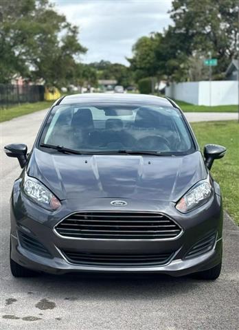 $3900 : Se vende Ford Fiesta image 4