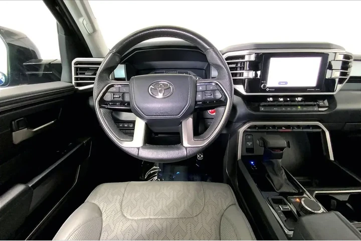 $37992 : Toyota Tundra 2024 4x4 SR5 4 image 4