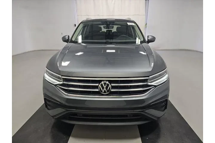 $17990 : Volkswagen Tiguan 2022 SE 4d image 2