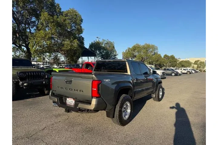 $38800 : Toyota Tacoma 2024 4x4 SR5 4 image 4