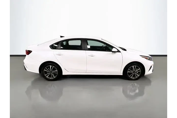 $17979 : Kia Forte 2023 LXS 4dr Sedan image 8