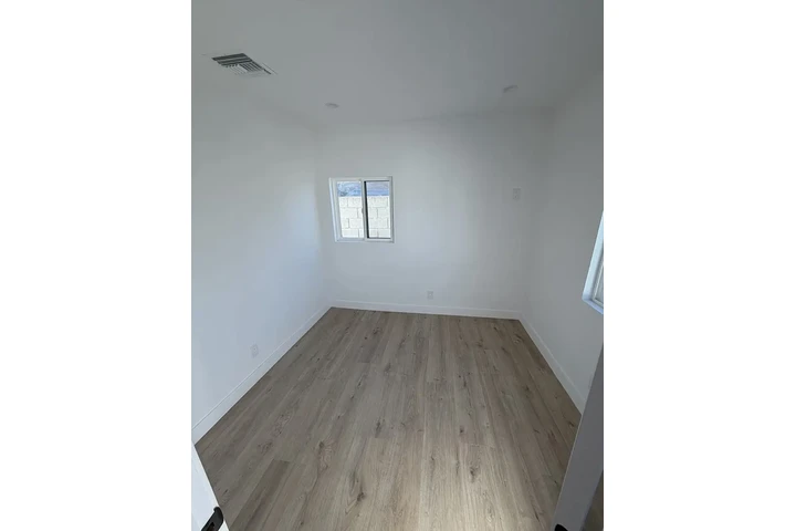 $1050 : beautifully remodeled Home image 5