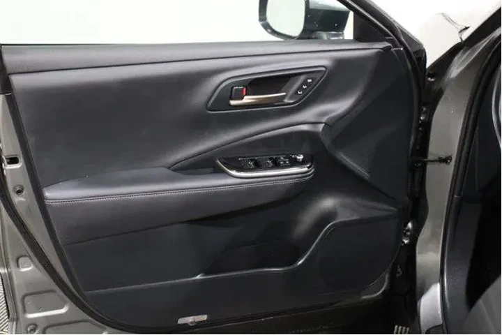 $38959 : Toyota Crown 2025 AWD Limite image 6