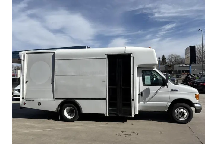 $20990 : 2006 E-Series E-450 SD image 6