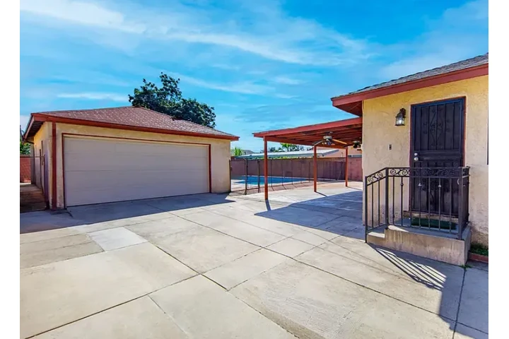 $2250 : spacious, open living home image 3