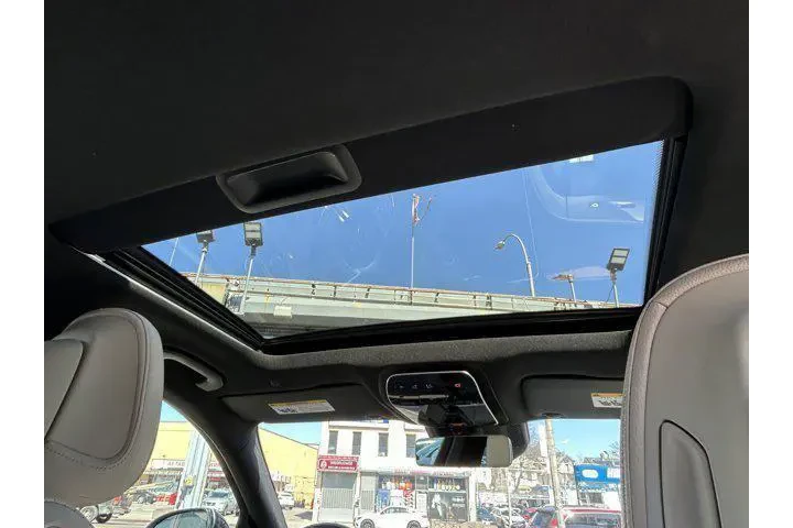 $25999 : Mercedes-Benz C-Class 2022 A image 9