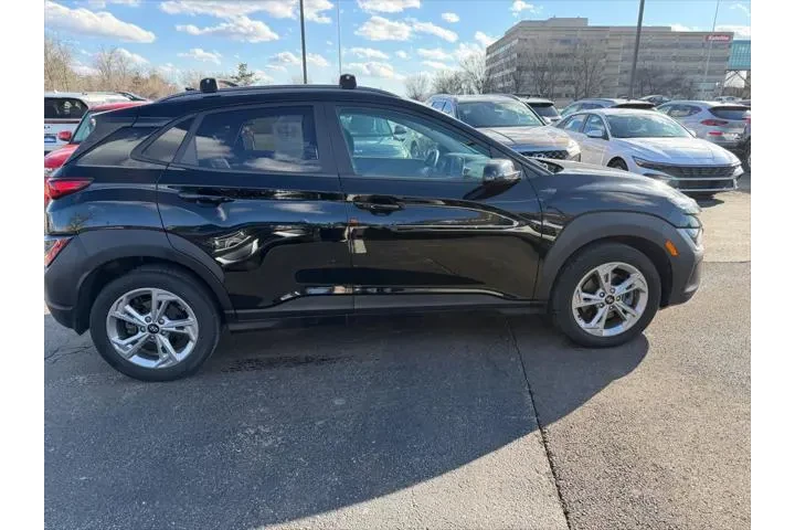 $19566 : Hyundai KONA 2023 AWD SEL 4d image 2