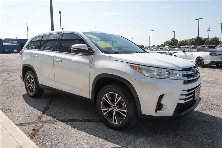 $25988 : 2019 Highlander LE image 3