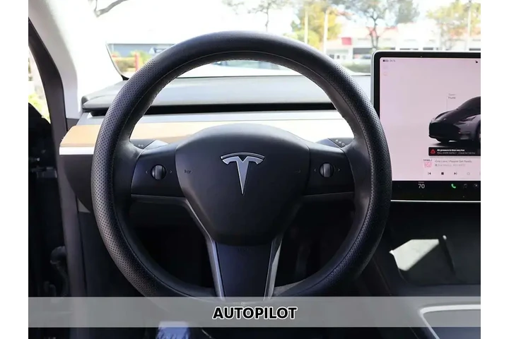 $28490 : Tesla Model Y 2023 AWD 4dr C image 8