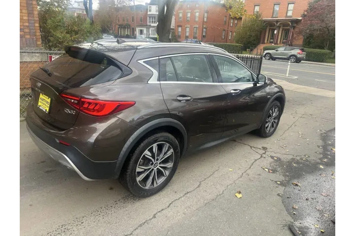$14999 : 2017 QX30 Premium image 6