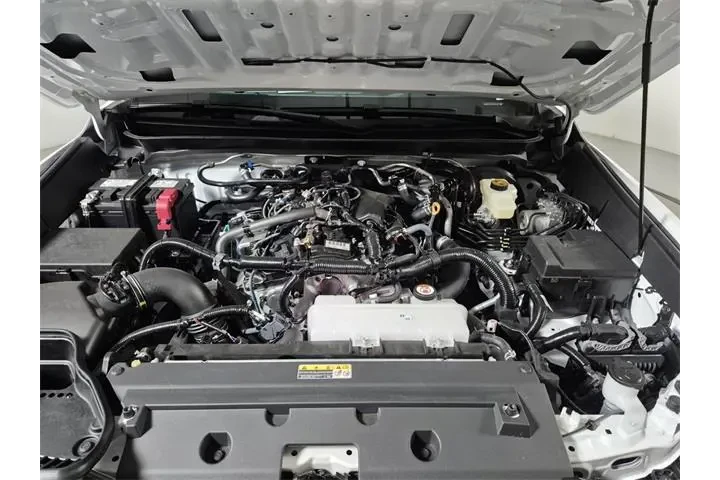 $37874 : Toyota Tacoma 2025 4x4 SR5 4 image 9