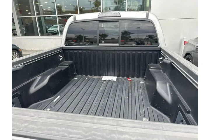 $27229 : Toyota Tacoma 2016 4x2 SR5 V image 8