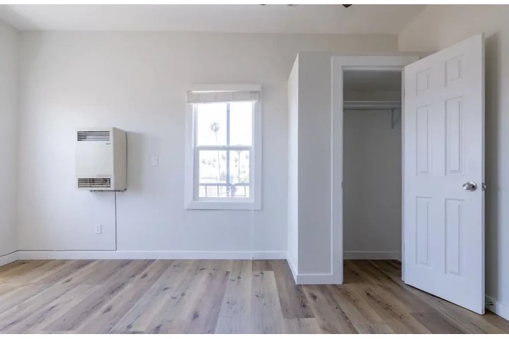 $1555 : Spacious 1 bed 1 bath in LA image 4