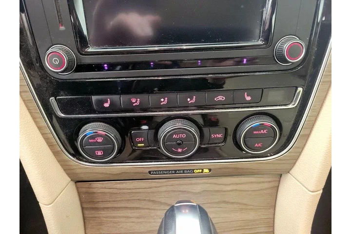 $13599 : Volkswagen Passat 2018 2.0T image 8