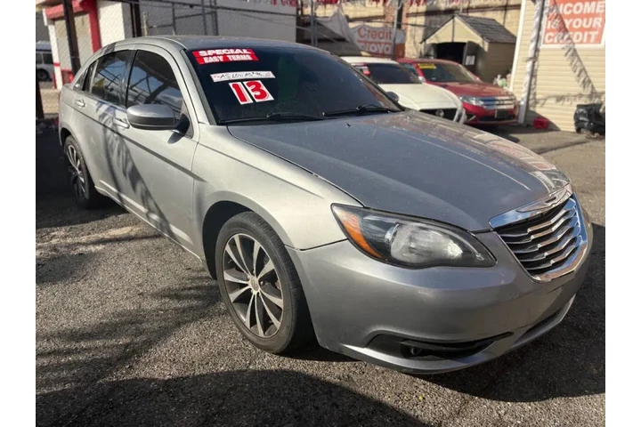 $9995 : 2013 200 image 2