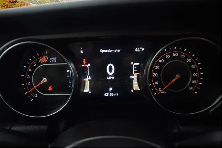 $26500 : Jeep Wrangler 2023 4x4 Sport image 3