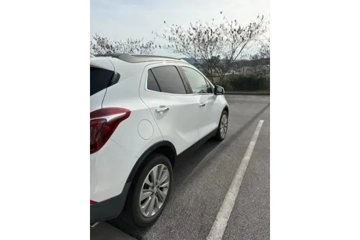 $9850 : Buick Encore 2017 Essence 4d image 2