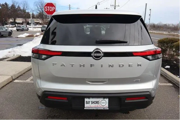 $27312 : Nissan Pathfinder 2024 AWD S image 7