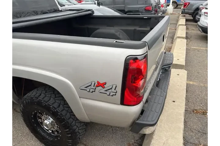 $13500 : Chevrolet Silverado 2500HD 2 image 8