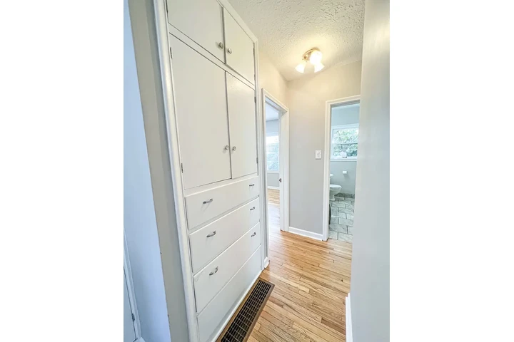 $900 : Move-in Ready 3-Bedroom home image 4