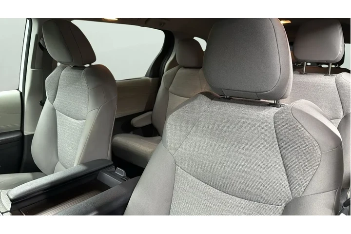 $31591 : Toyota Sienna 2024 LE 8-Pass image 8