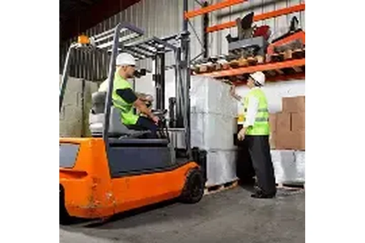 Operador - Montecarga Sentado image 1