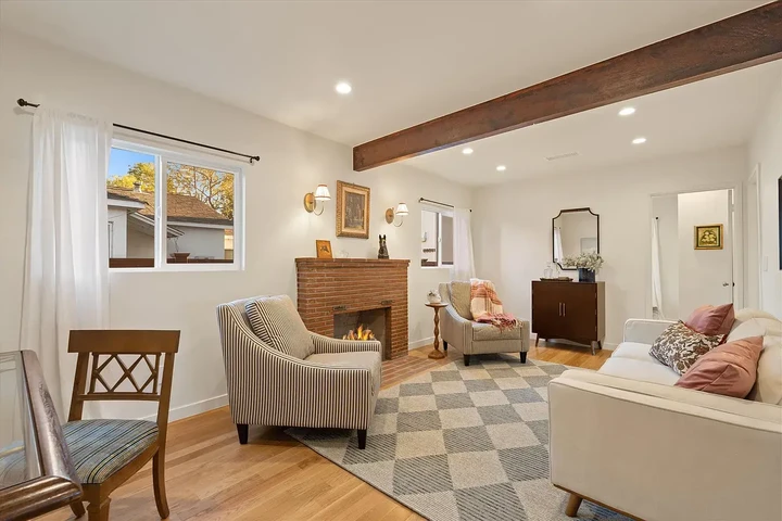 $2000 : HOUSE FOR RENT image 6