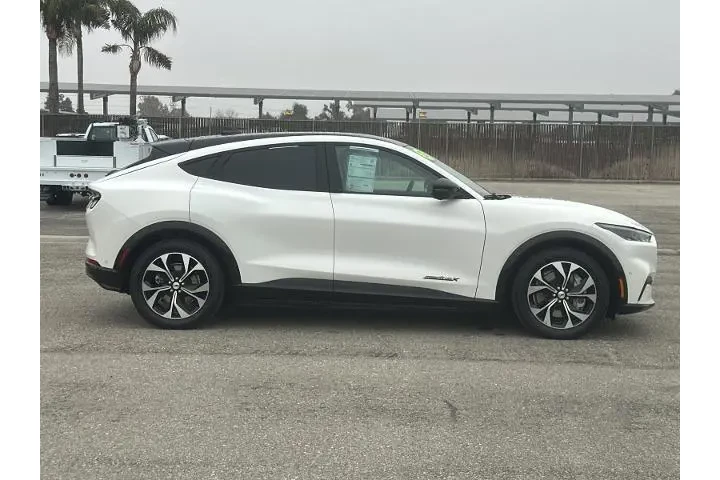 $26970 : Ford Mustang Mach-E 2022 AWD image 2