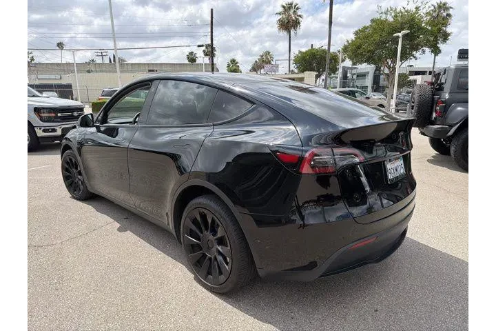 $31675 : Tesla Model Y 2023 AWD 4dr C image 5