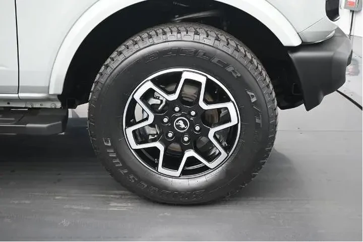 $33975 : Ford Bronco 2023 4x4 Base Ad image 3