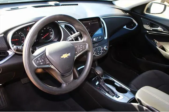 $20942 : Chevrolet Malibu 2024 LT 4dr image 2