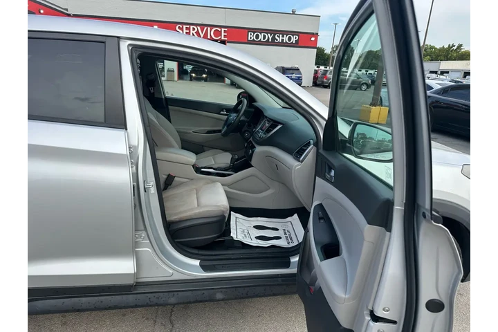 $9980 : 2016 Tucson FWD 4dr SE image 9
