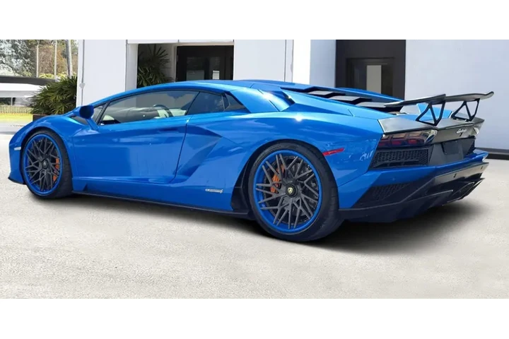 Lamborghini Aventador S AWD 2D image 1