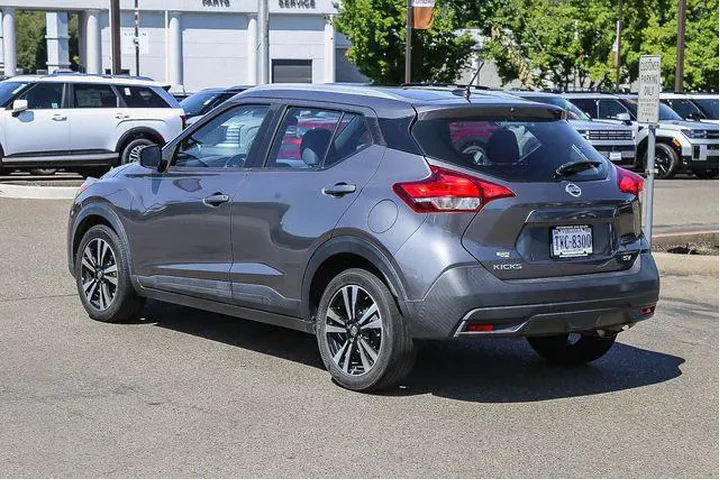 $9991 : Nissan Kicks 2019 SV 4dr Cro image 2