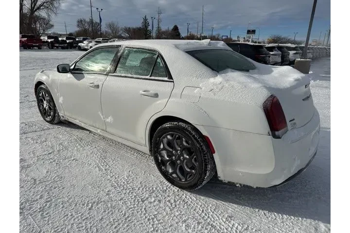 $32000 : Chrysler 300 2023 AWD Tourin image 6