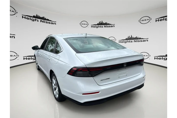 $21990 : Honda Accord 2023 LX 4dr Sed image 5