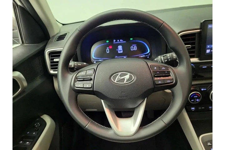 $18998 : Hyundai VENUE 2024 SEL 4dr C image 10