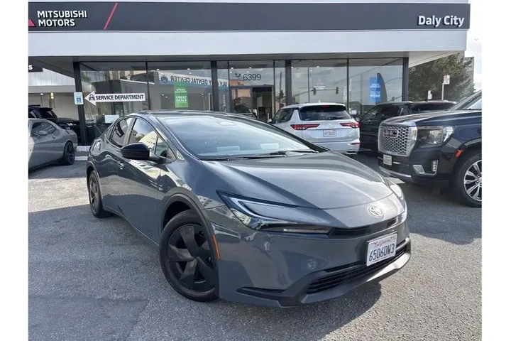 $28498 : Toyota Prius 2023 LE 4dr Hat image 1