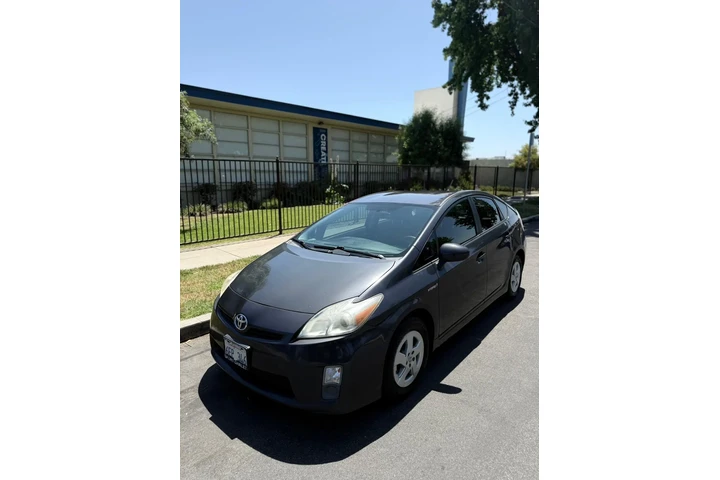 $6950 : Toyota prius 2011 image 2