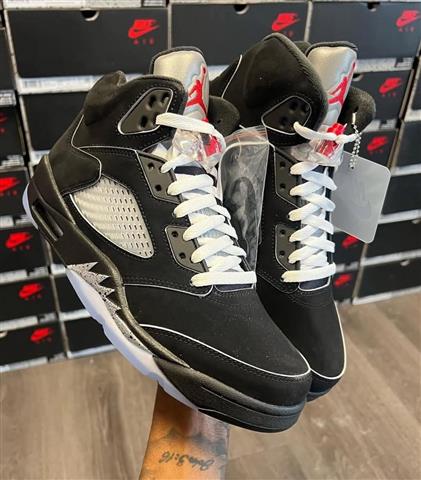 $200 : Jordan 5 metallic black image 5